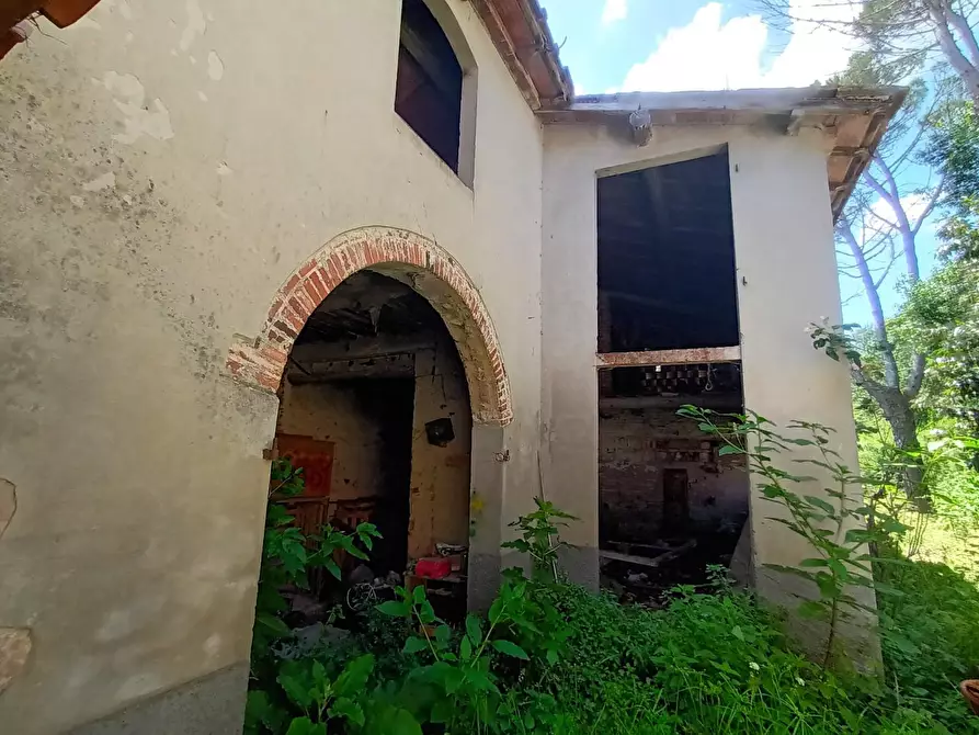 Immagine 13 di Deposito in vendita  a Lucca