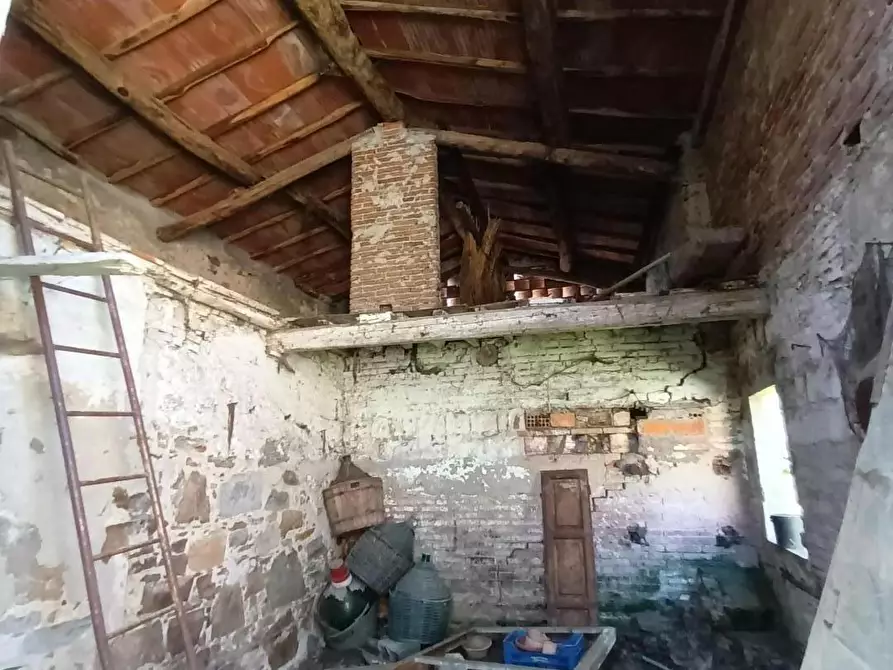 Immagine 11 di Deposito in vendita  a Lucca