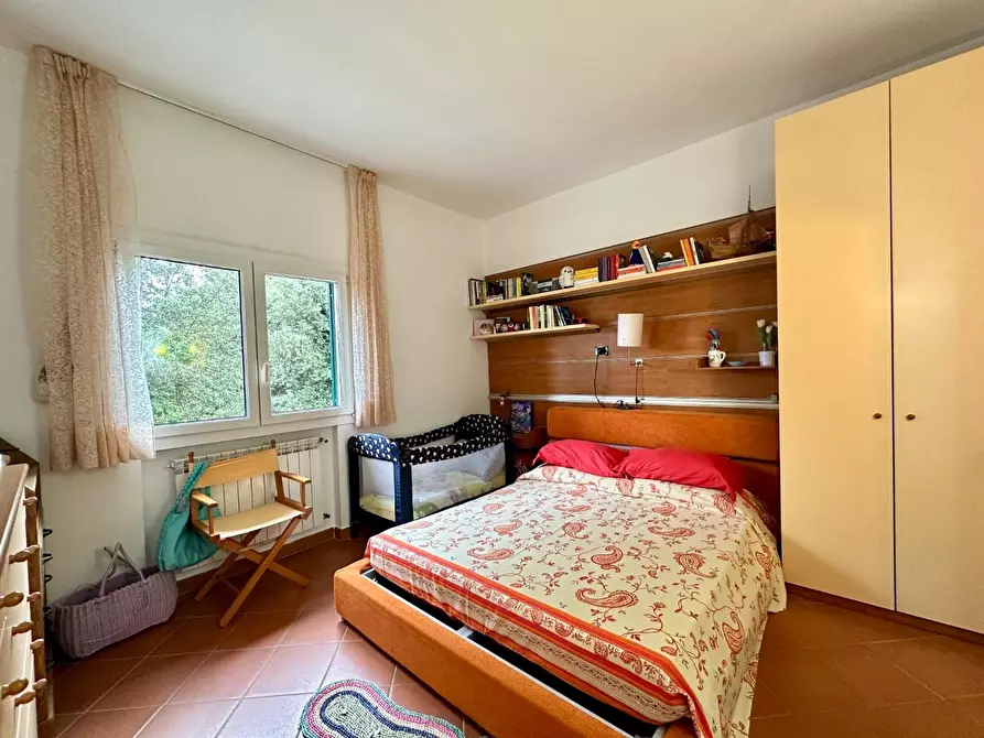 Immagine 19 di Villa in vendita  a Massa