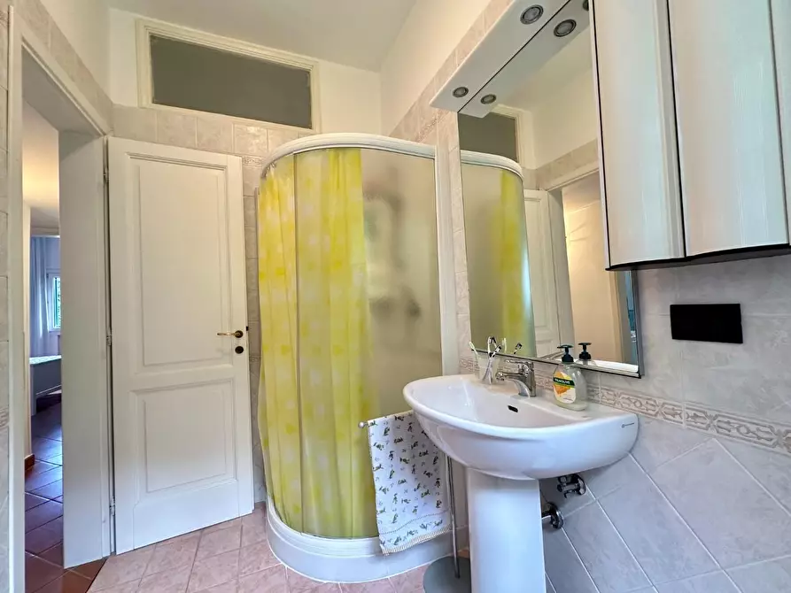 Immagine 26 di Villa in vendita  a Massa