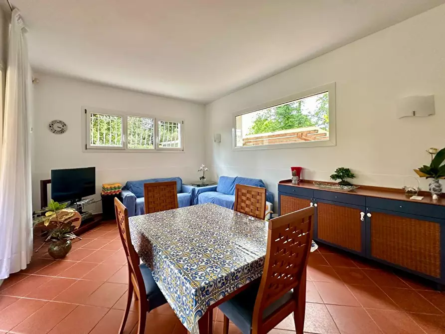 Immagine 37 di Villa in vendita  a Massa