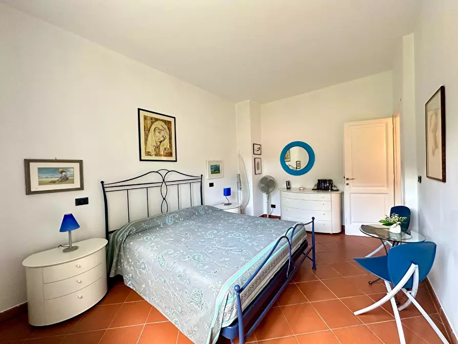 Immagine 16 di Villa in vendita  a Massa