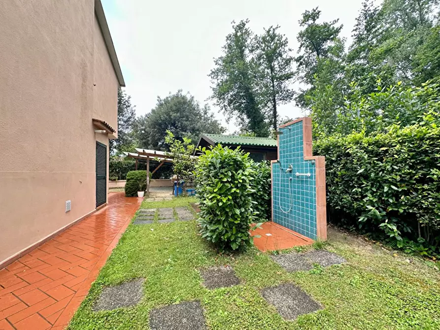 Immagine 29 di Villa in vendita  a Massa