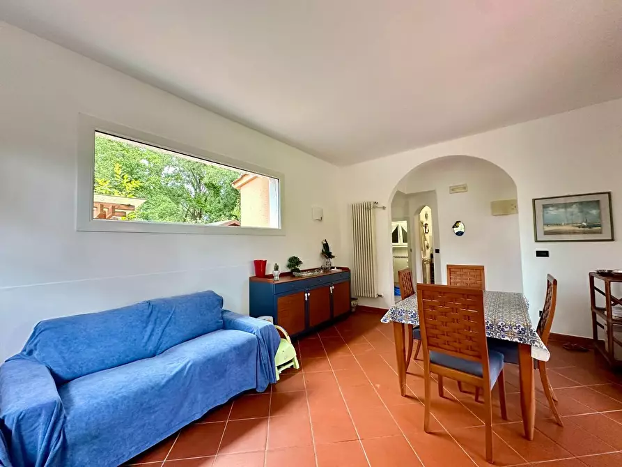 Immagine 38 di Villa in vendita  a Massa