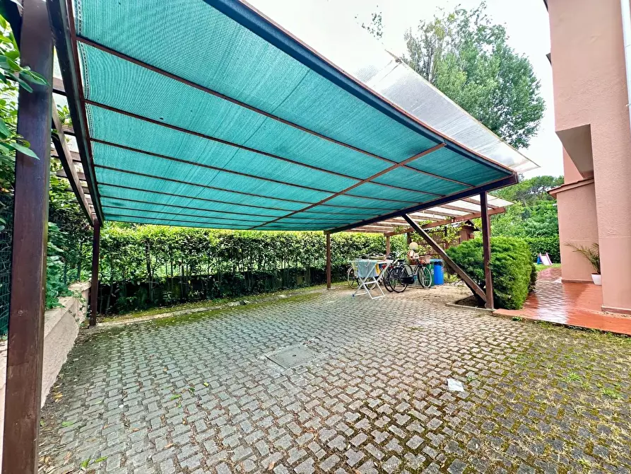 Immagine 33 di Villa in vendita  a Massa