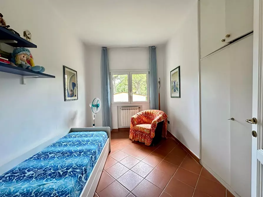 Immagine 45 di Villa in vendita  a Massa