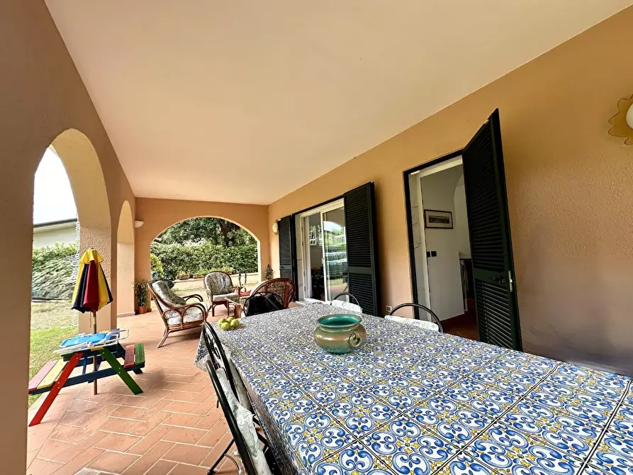 Immagine 36 di Villa in vendita  a Massa