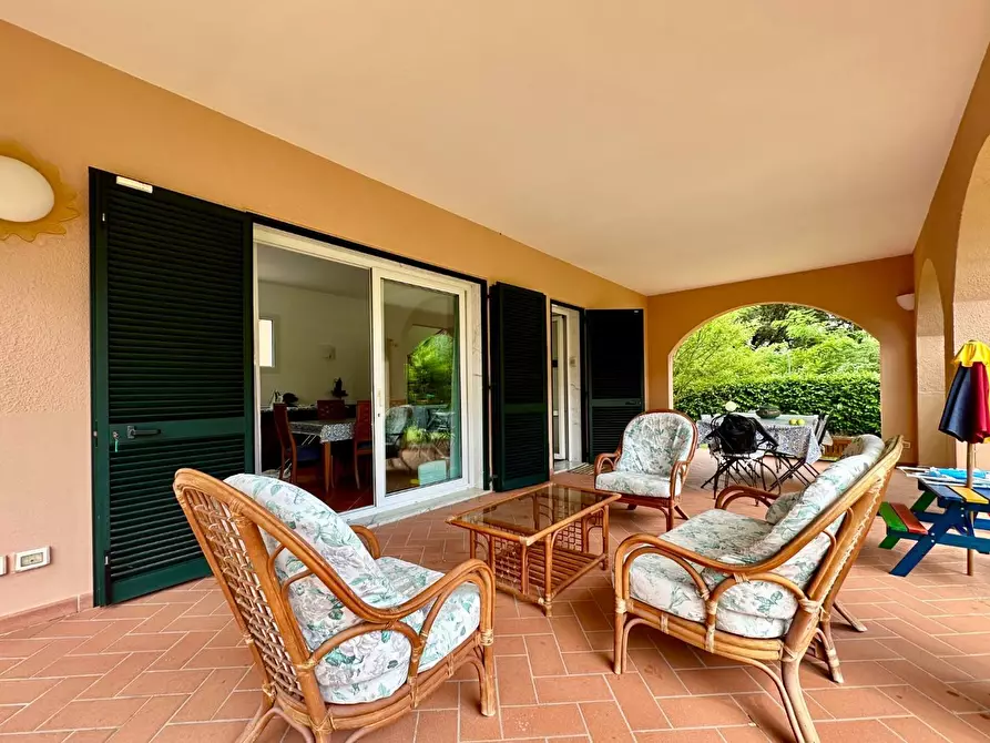 Immagine 8 di Villa in vendita  a Massa