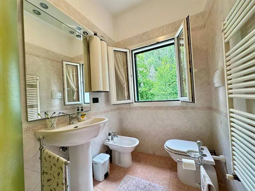 Immagine 25 di Villa in vendita  a Massa