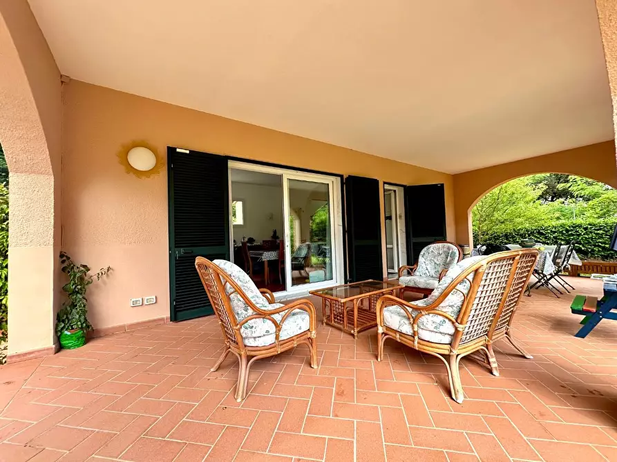 Immagine 35 di Villa in vendita  a Massa