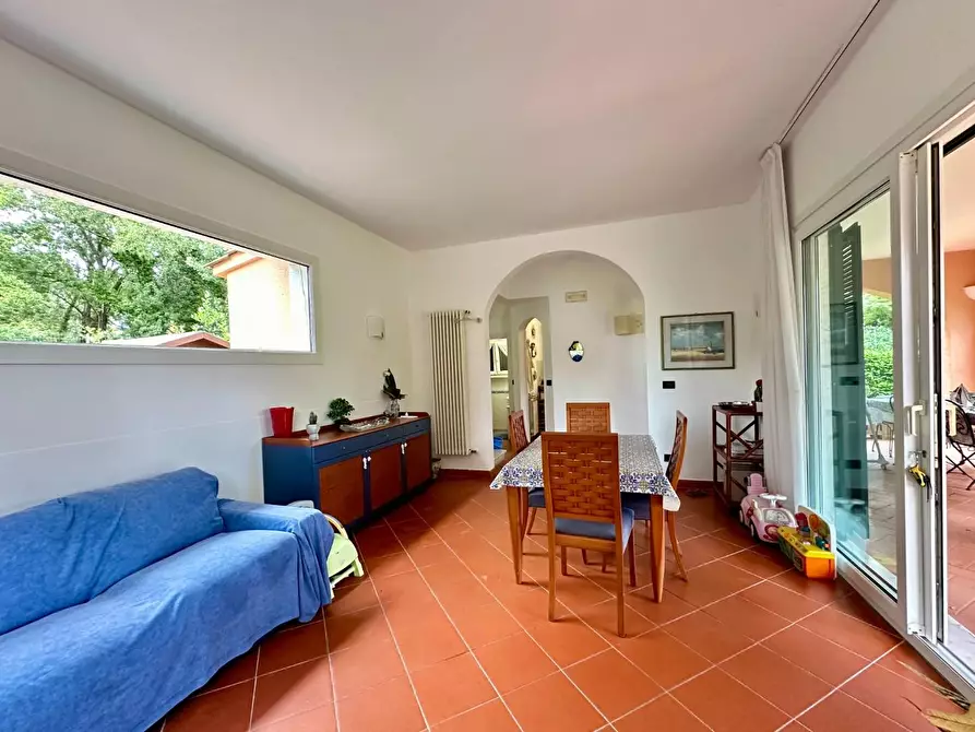 Immagine 10 di Villa in vendita  a Massa