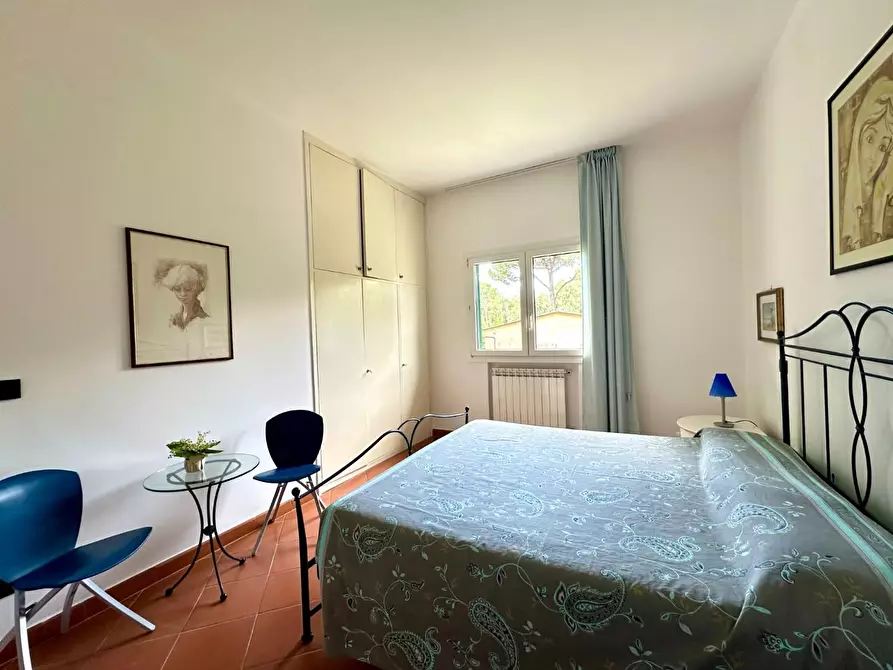 Immagine 40 di Villa in vendita  a Massa