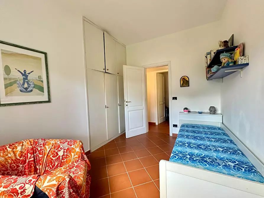 Immagine 22 di Villa in vendita  a Massa