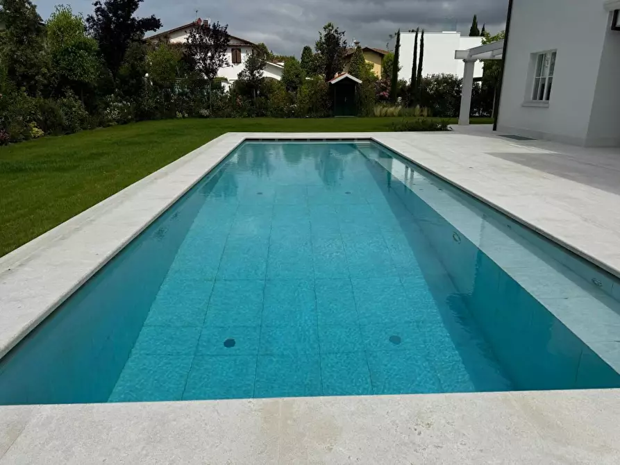 Immagine 6 di Villa in affitto  a Forte Dei Marmi