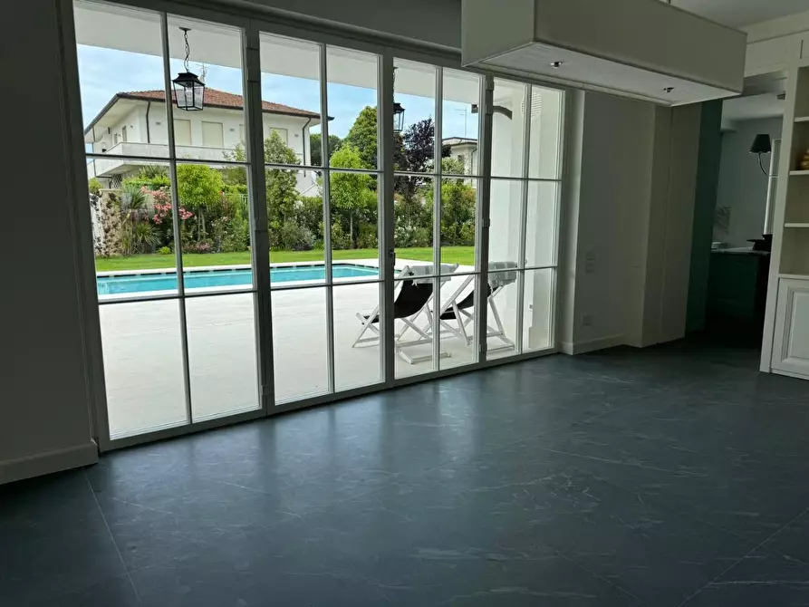 Immagine 8 di Villa in affitto  a Forte Dei Marmi