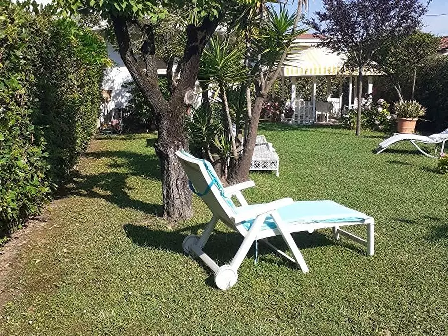 Immagine 21 di Appartamento in vendita  a Massa