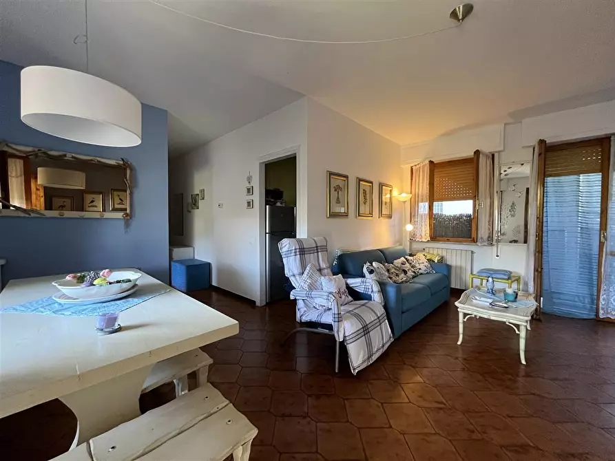 Immagine 11 di Appartamento in vendita  a Massa