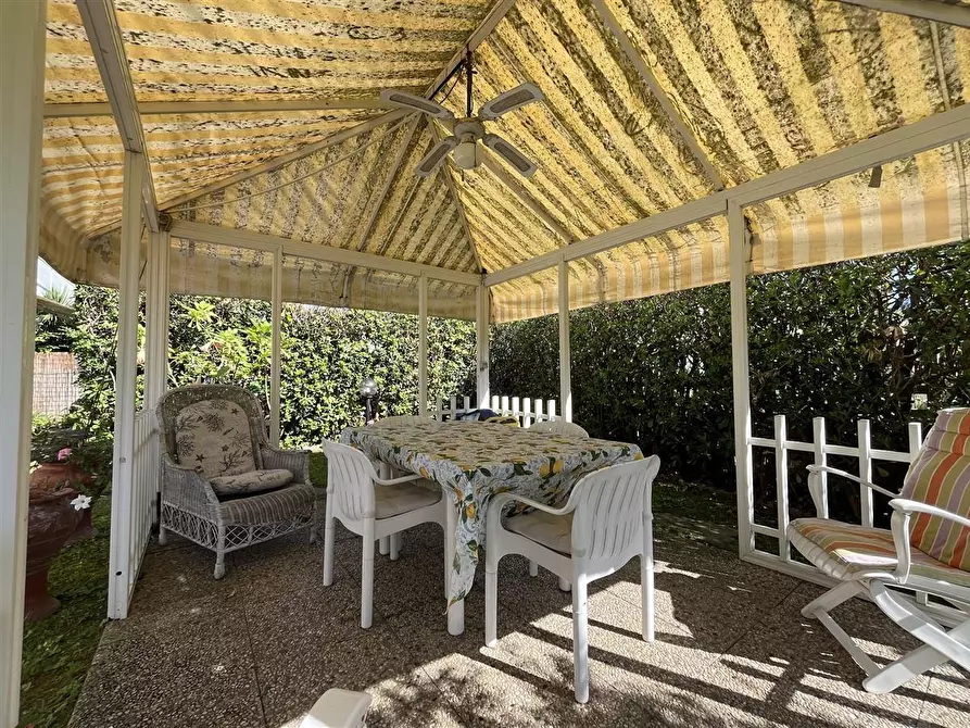 Immagine 5 di Appartamento in vendita  a Massa