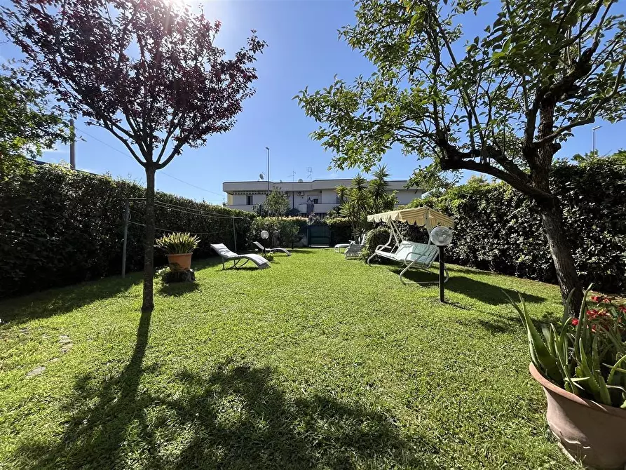 Immagine 6 di Appartamento in vendita  a Massa