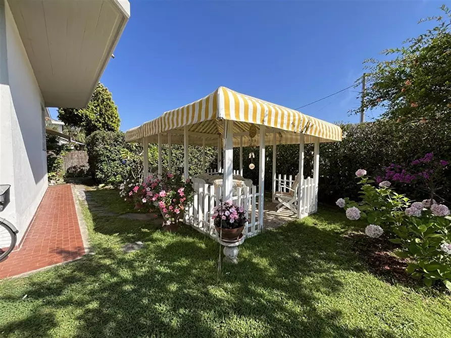 Immagine 4 di Appartamento in vendita  a Massa