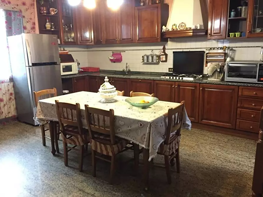 Immagine 5 di Casa semindipendente in vendita  a Massa