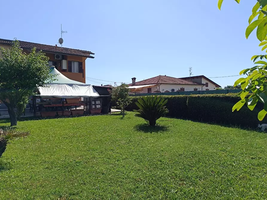 Immagine 1 di Casa semindipendente in vendita  a Massa