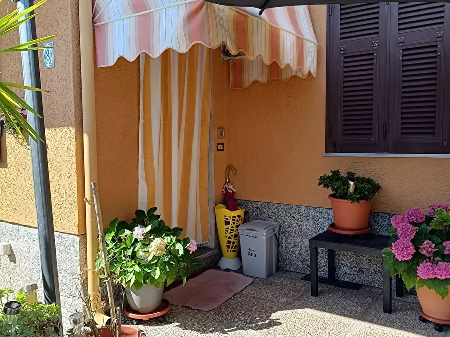Immagine 2 di Casa semindipendente in vendita  a Massa