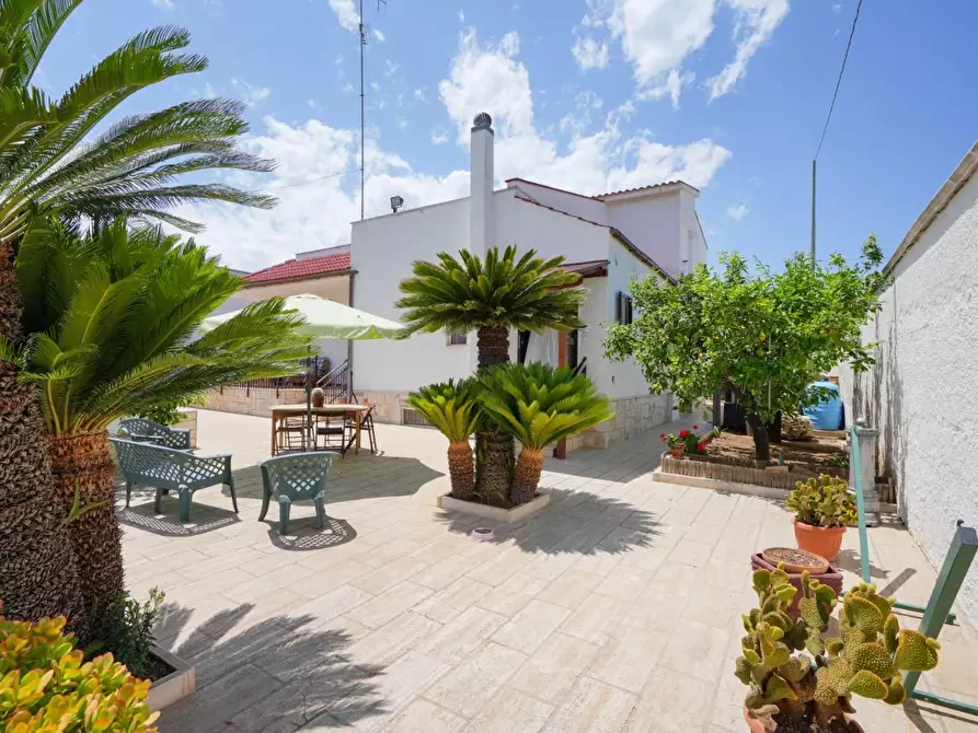 Immagine 33 di Villa in vendita  a Bari