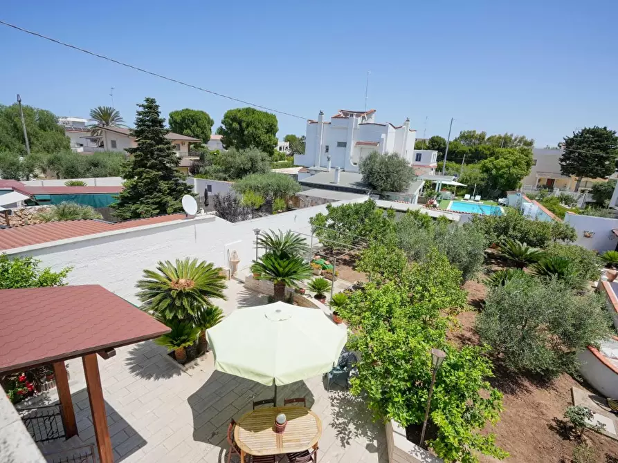 Immagine 30 di Villa in vendita  a Bari