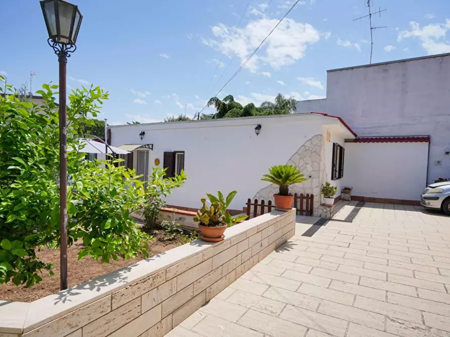 Immagine 35 di Villa in vendita  a Bari