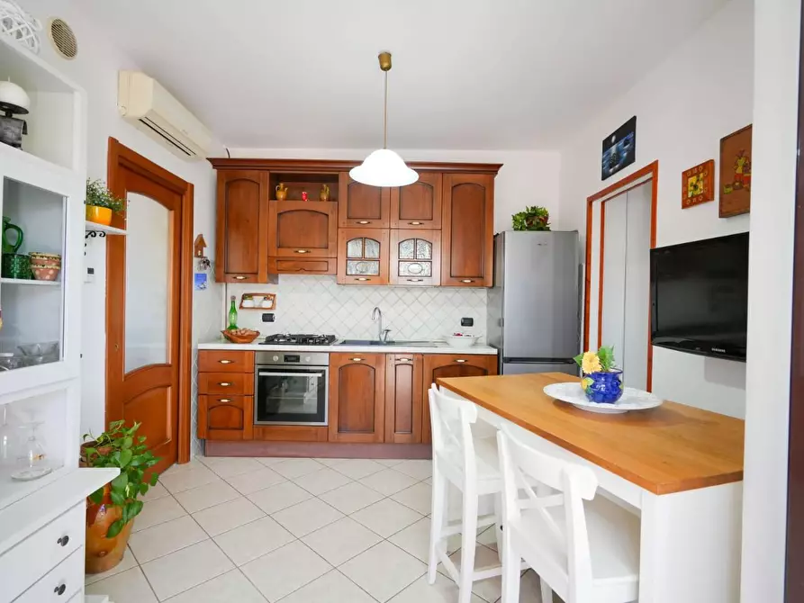 Immagine 39 di Villa in vendita  a Bari