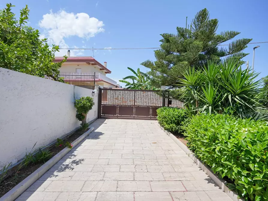 Immagine 50 di Villa in vendita  a Bari