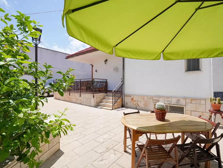 Immagine 34 di Villa in vendita  a Bari