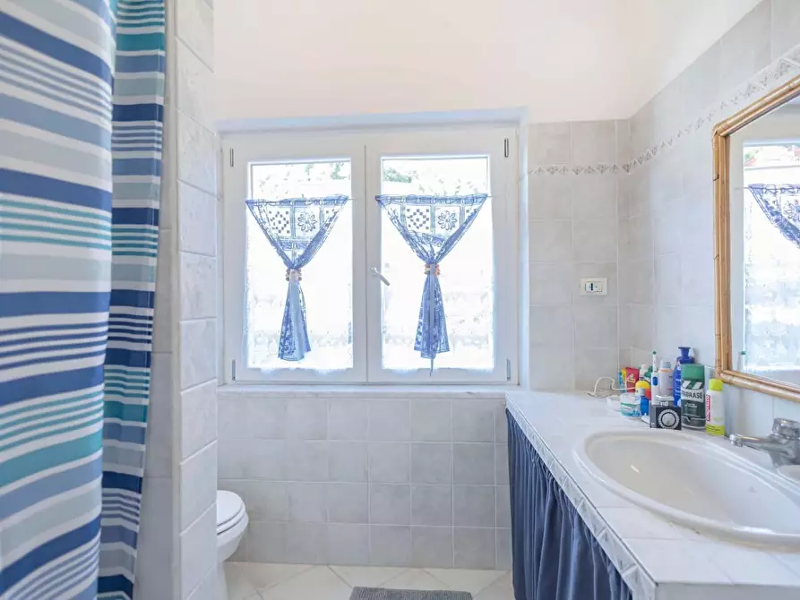 Immagine 11 di Appartamento in vendita  a Ameglia