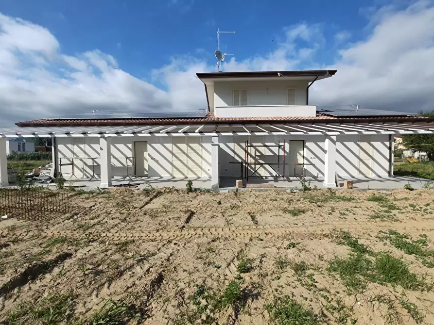 Immagine 4 di Casa bifamiliare in vendita  a Massa