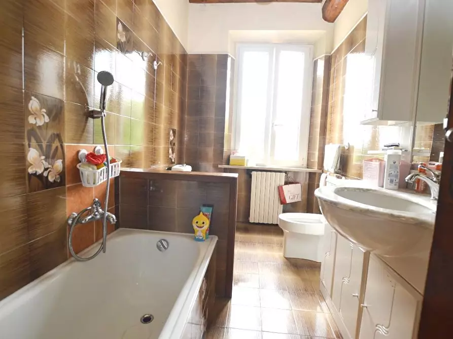 Immagine 18 di Casa bifamiliare in vendita  a Capannori