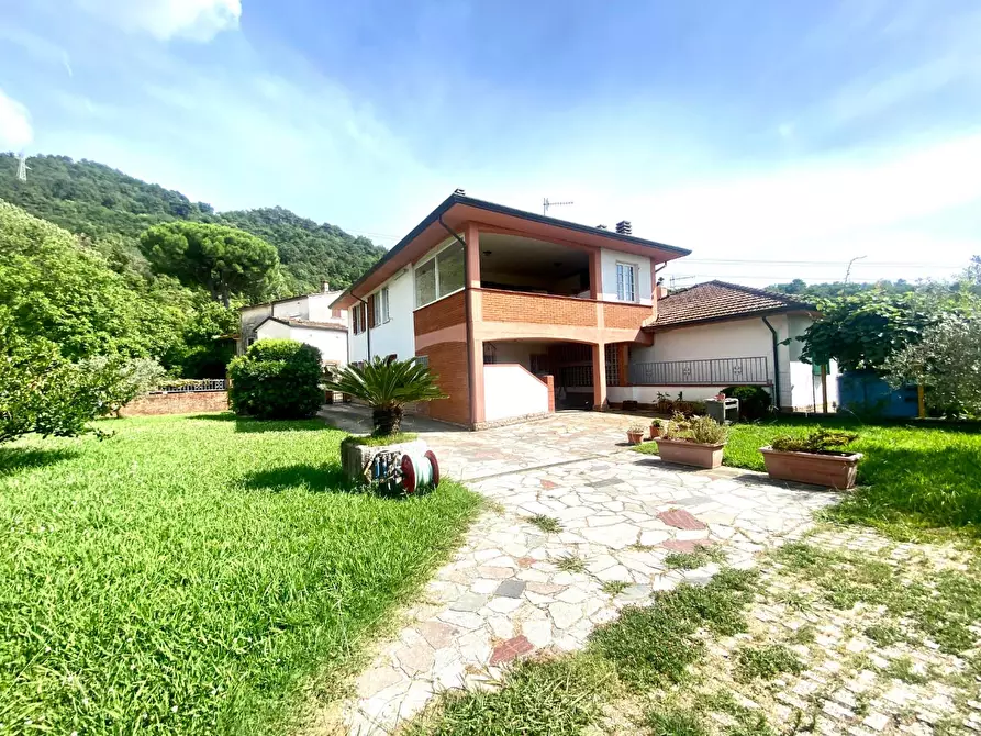 Immagine 27 di Villa in vendita  a Castelnuovo Magra