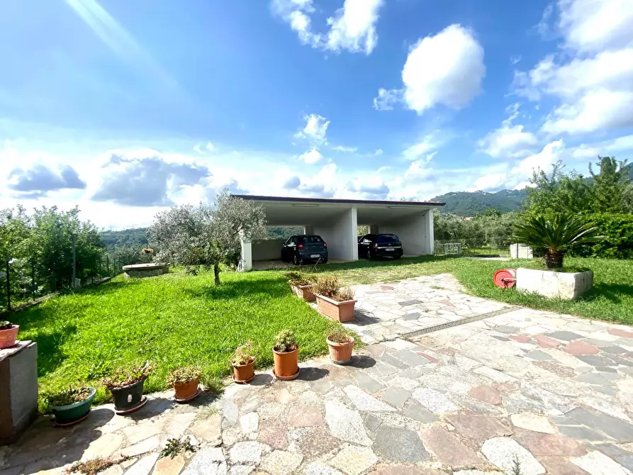 Immagine 29 di Villa in vendita  a Castelnuovo Magra