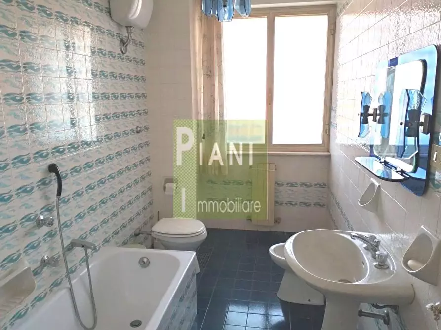 Immagine 17 di Appartamento in vendita  a Livorno