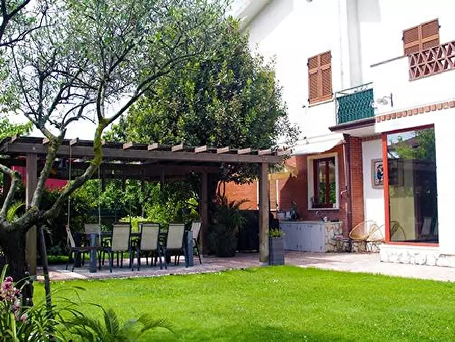 Immagine 17 di Casa bifamiliare in vendita  a Ortonovo