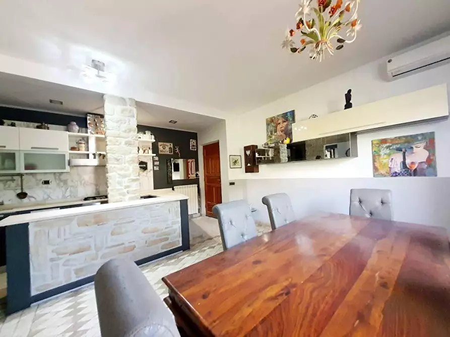 Immagine 3 di Casa bifamiliare in vendita  a Ortonovo