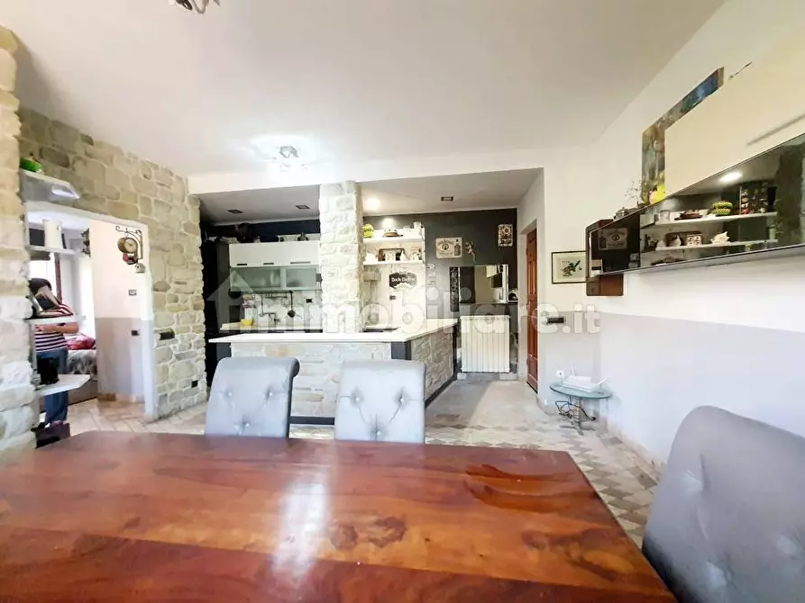 Immagine 2 di Casa bifamiliare in vendita  a Ortonovo