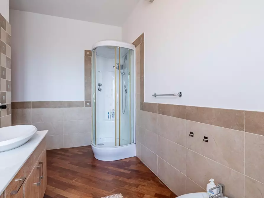 Immagine 37 di Appartamento in vendita  a Cascina