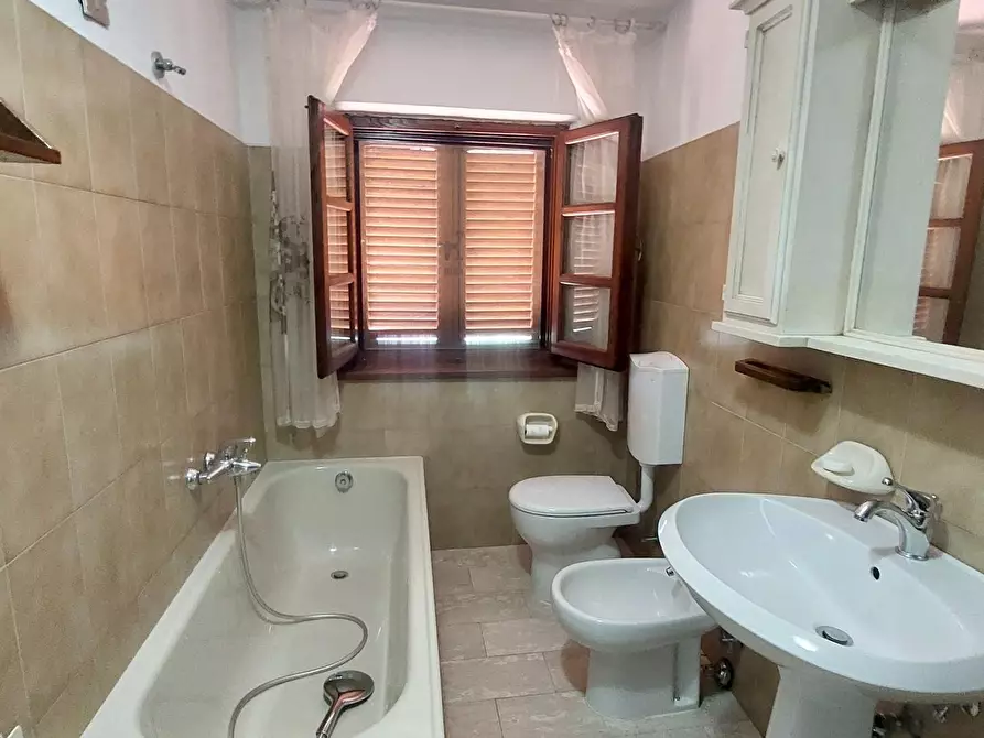 Immagine 21 di Villa in vendita  a Pietrasanta