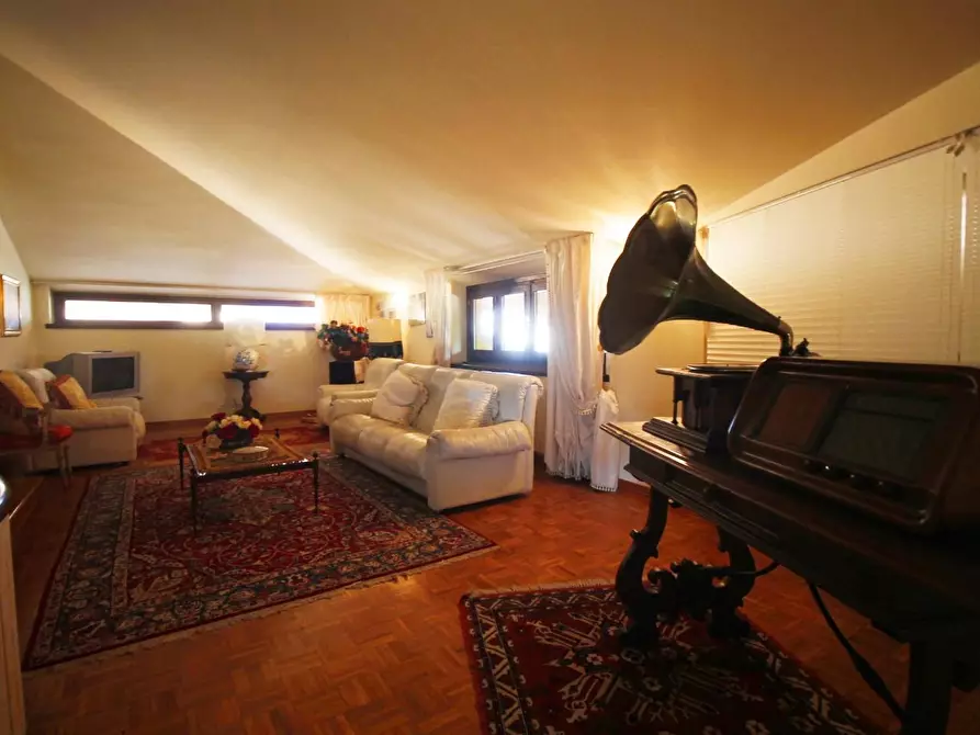 Immagine 26 di Villa in vendita  a Larciano