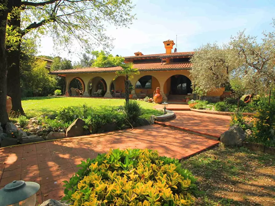 Immagine 37 di Villa in vendita  a Larciano