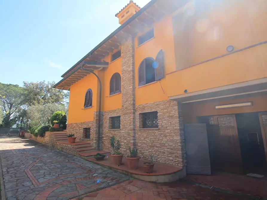 Immagine 33 di Villa in vendita  a Larciano