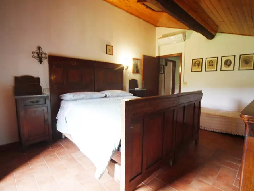 Immagine 49 di Casa colonica in vendita  a Larciano