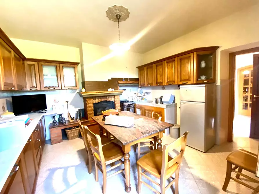 Immagine 2 di Casa bifamiliare in vendita  a Castelnuovo Magra