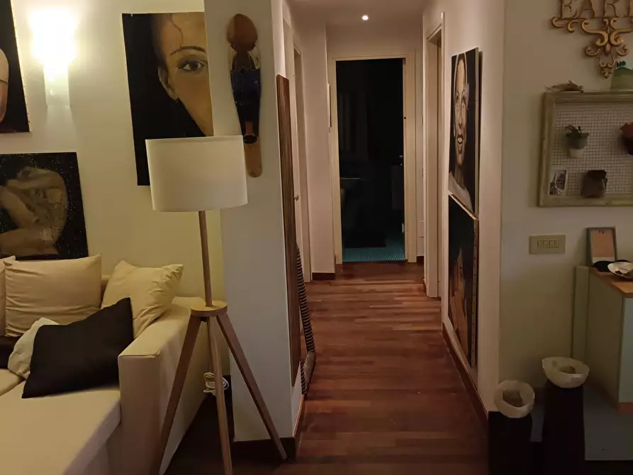 Immagine 2 di Appartamento in vendita  a Carrara